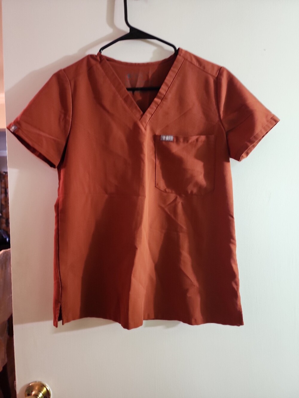 Figs Catarina V-Neck Scrib Top Scrub Top with Chest Pocket/Women's